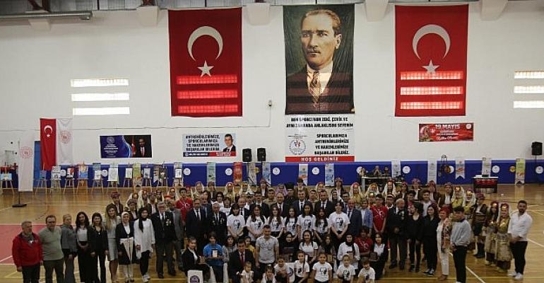 Gölcükte 19 Mayıs Törenle Kutlandı