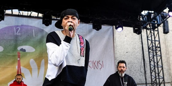 İş Sanat’ın “Cuma İş Çıkışı” Konserinde CEZA Sahne Aldı