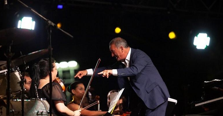 Karşıyaka Sahilinde Müzik Şöleni