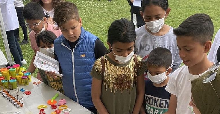 Karşıyakalı çocuklar “Fen Bilimleri Şenliği” ile eğlendi
