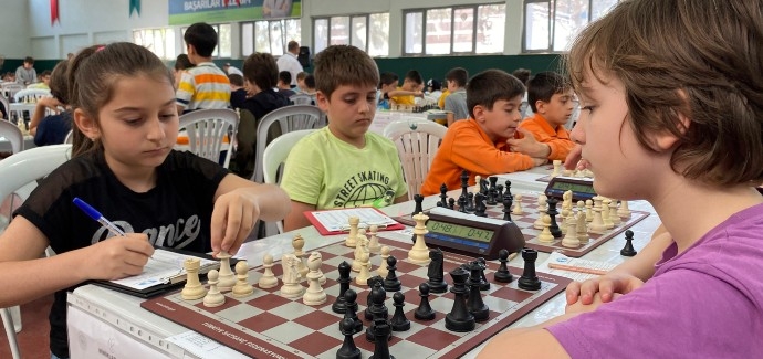 Minikler Satrançta Hamle Yaptı
