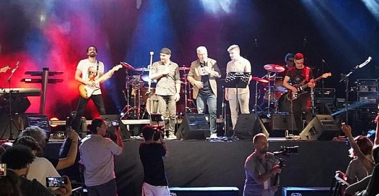‘Necati ve Saykolar’ ile ‘The Rocktors’ Egelileri coşturdu