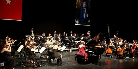 Nilüfer Oda Orkestrası’ndan muhteşem konser