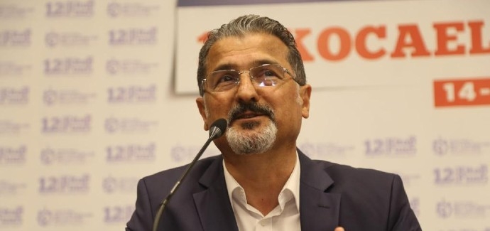 Şair Gencay Zavotçu, ”Bu yılki kitap fuarının temasının şiir olması büyük mutluluk”
