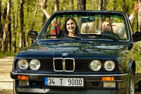 sevval-sam-aile-yadigari-bmwsine-yeniden-kavustu.jpg