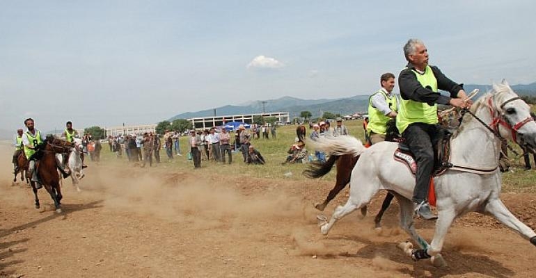 Torbalı’da son olarak 2015 yılında yapılan Rahvan At Yarışları, 7 yıl aradan sonra yeniden ilçede yapılacak