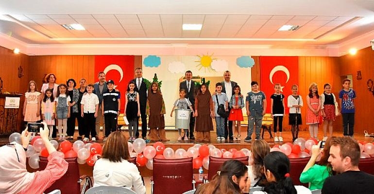 “Umutları Gözyaşlarıyla Karışmış Doğa” Adlı Tiyatro Oyunu Sahnelendi