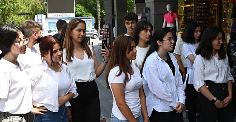 Ünal Aysal Anadolu Lisesi Resim Sergisi Açıldı