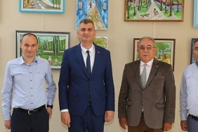 20-yillik-resim-tutkusunu-golcukte-sergiye-donusturdu.jpg