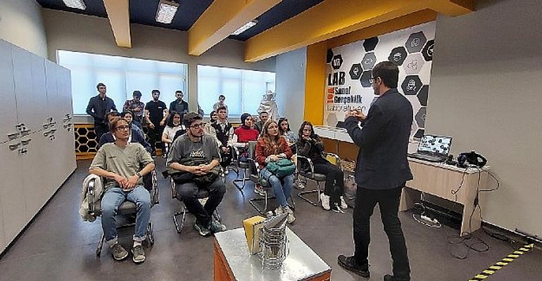275 öğrenci sanal gerçeklik ile arıcılık öğrendi