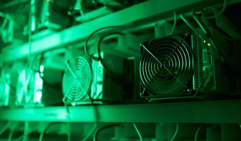 Bitcoin’in Sert Düşüşü Madencileri Zorluyor: Makineler Yakında Kapanabilir