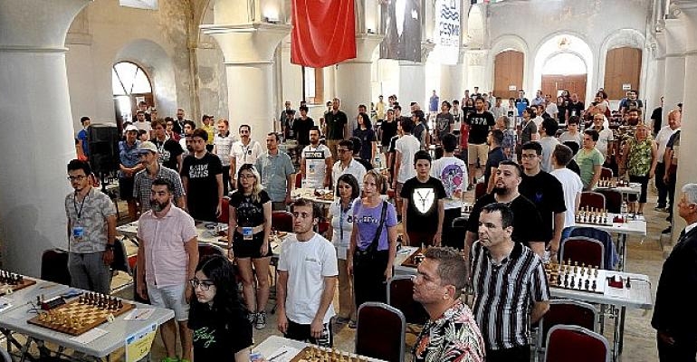 8. Çeşme Uluslararası Açık Satranç Turnuvası, 17 ülkeden 544 sporcunun katılımıyla başladı.