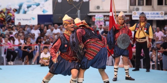 86.Bergama Kermes Festivali 2. günü dolu dizgin geçti