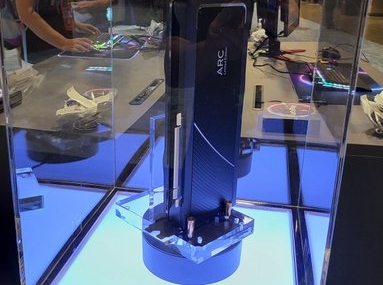 Intel’den Gövde Gösterisi: Intel Arc Serisi Ekran Kartlarının Görünüşü Ortaya Çıktı