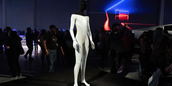 Elon Musk, Tesla’nın İnsansı Robotu ‘Optimus’un Ne Zaman Tanıtılacağını Açıkladı