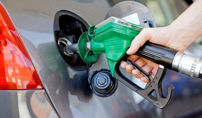 Motorine Bu Gece ‘Sağlam’ Bir İndirim Geldi: Litre Fiyatı 27 Liralara Kadar İnecek!