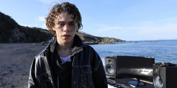 Alper Erözer ile “Wannabe” Dünya’ya İniş Yaptı: “Tell Me What You Want”