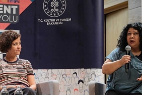 baskent-kultur-yolu-festivali-kapsaminda-duzenlenen-sinema-soylesilerinin-dunku-konuklari-dervis-zaim-gulin-ustun-oldu.jpg
