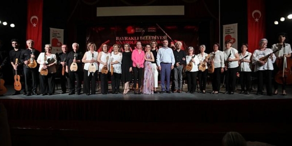 Bayraklı Mandolin Orkestrası ‘yaza merhaba’ dedi