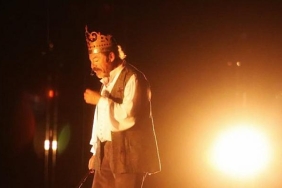bergama-festivaline-hamlet-oyunu-damga-vurdu.jpg