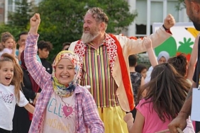 bidunya-eglence-cocuklarin-coskusu-ile-basladi.jpg