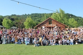 bilge-nesiller-piknikte-bulustu.jpg