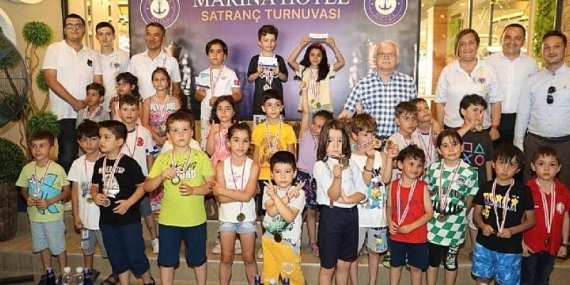 Burhaniye Yaza Merhaba Satranç Turnuvası Tamamlandı