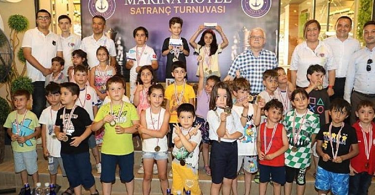 Burhaniye Yaza Merhaba Satranç Turnuvası Tamamlandı