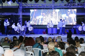 buyuksehir-belediyesinin-ritim-gosterisi-solene-donustu.jpg