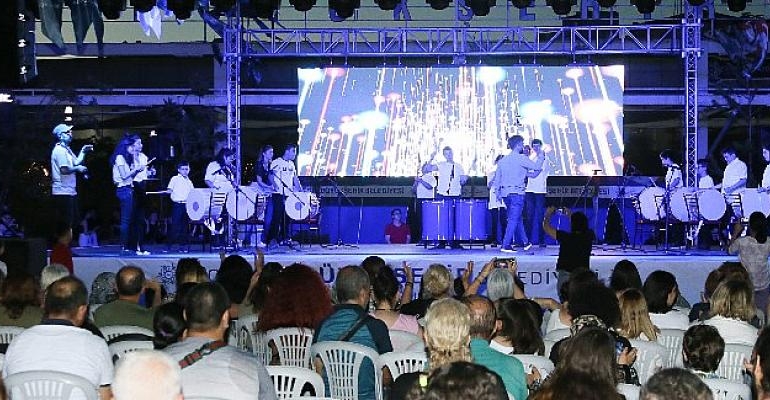 Büyükşehir Belediyesi’nin Ritim Gösterisi Şölene Dönüştü