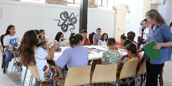 Çocuklar çevreye kulak verip, hayallerini resme döktü