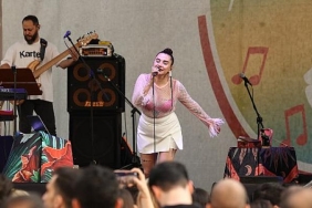cuma-is-cikisinda-sezen-aksu-sarkilarina-ceylan-ertem-yorumu.jpg