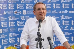 deniz-seviyesi-tiyatro-festivali-ayvalikta-basladi.jpg