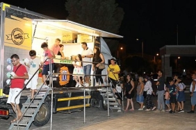 didimliler-babalar-gununu-acik-hava-sinemasi-ile-kutladi.jpg