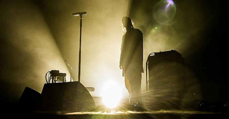 Electronica ve trip hop’un efsanesi Chet Faker enerji dolu şarkılarıyla Zorlu PSM’de unutulmaz bir gece yaşattı