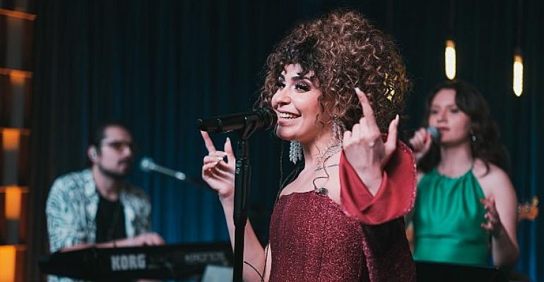 EZGİ ALAŞ ve MOB Band, 24 Haziran Akşamı Zorlu PSM’de!