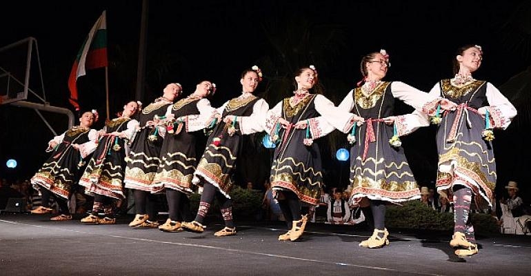 Festival ikinci gününde Altınova Sahil’de vatandaşlarla buluşacak.
