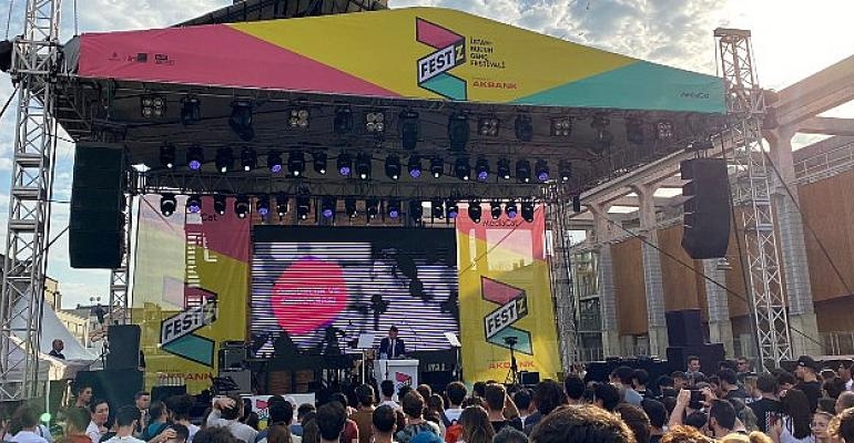 FestZ’de ilk gün tamamlandı, festival hafta sonu tüm hızıyla sürecek!
