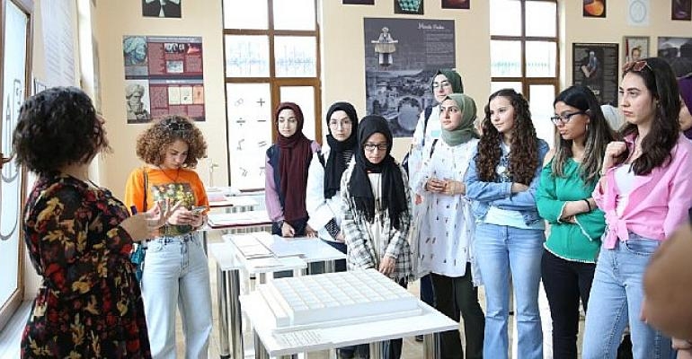 Geleceğin Matematik Öğretmenleri Matematik Müzesine Hayran Kaldı