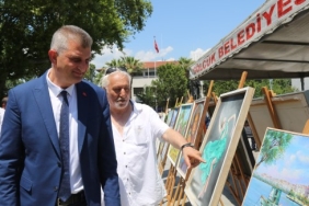 golcuk-anitparktaki-resim-sergisi-begeni-topladi.jpg