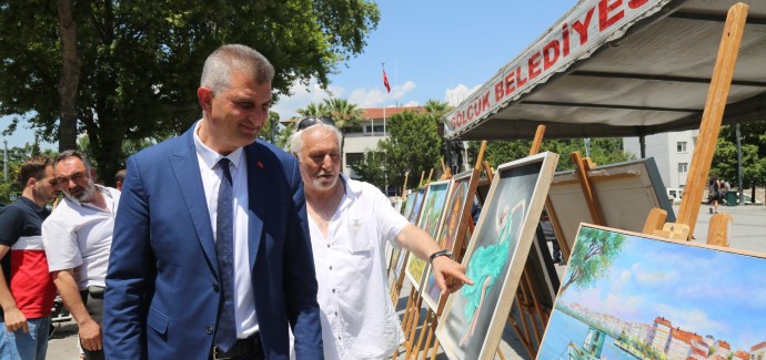 golcuk-anitparktaki-resim-sergisi-begeni-topladi.jpg