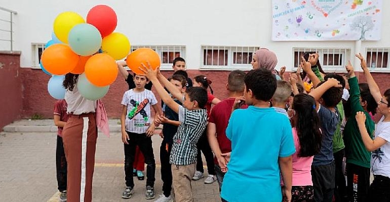 Gönüllüler Çocuklar İçin El Ele Verdi
