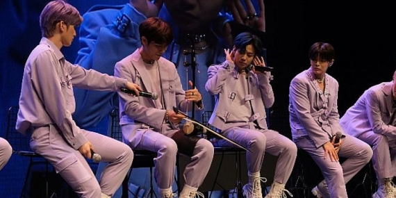Güney Koreli müzik grupları İD ve CİİPHER, 01 Burda AVM’de konser verdi