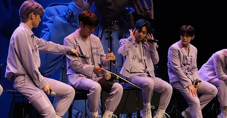 Güney Koreli müzik grupları İD ve CİİPHER, 01 Burda AVM’de konser verdi