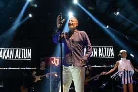 hakan-altun-jolly-joker-alacati-sezonunu-biletleri-tukenen-konserle-acti.jpg