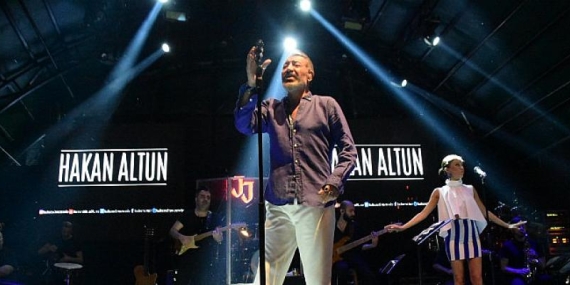 Hakan Altun Jolly Joker Alaçatı Sezonunu Biletleri Tükenen Konserle Açtı