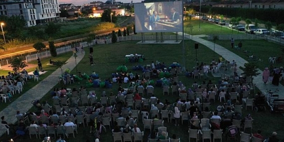 Kartepe’de Yazlık Sinemaya İlgi Artıyor
