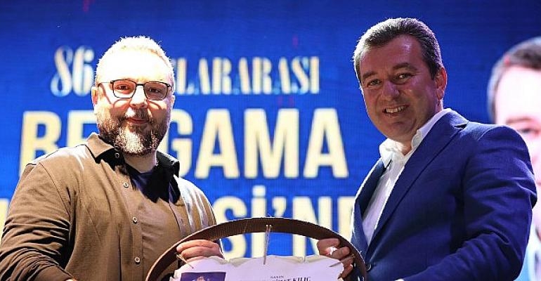 Mustafa Cihat Kılıç kendine has yorumuyla Bergama’yı mest etti