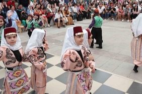nilufer-kreslerinde-yilsonu-senligi.jpg