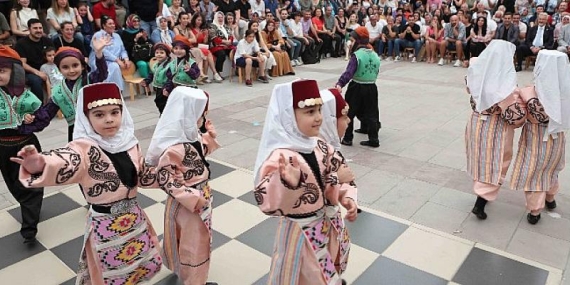 Nilüfer kreşlerinde yılsonu şenliği
